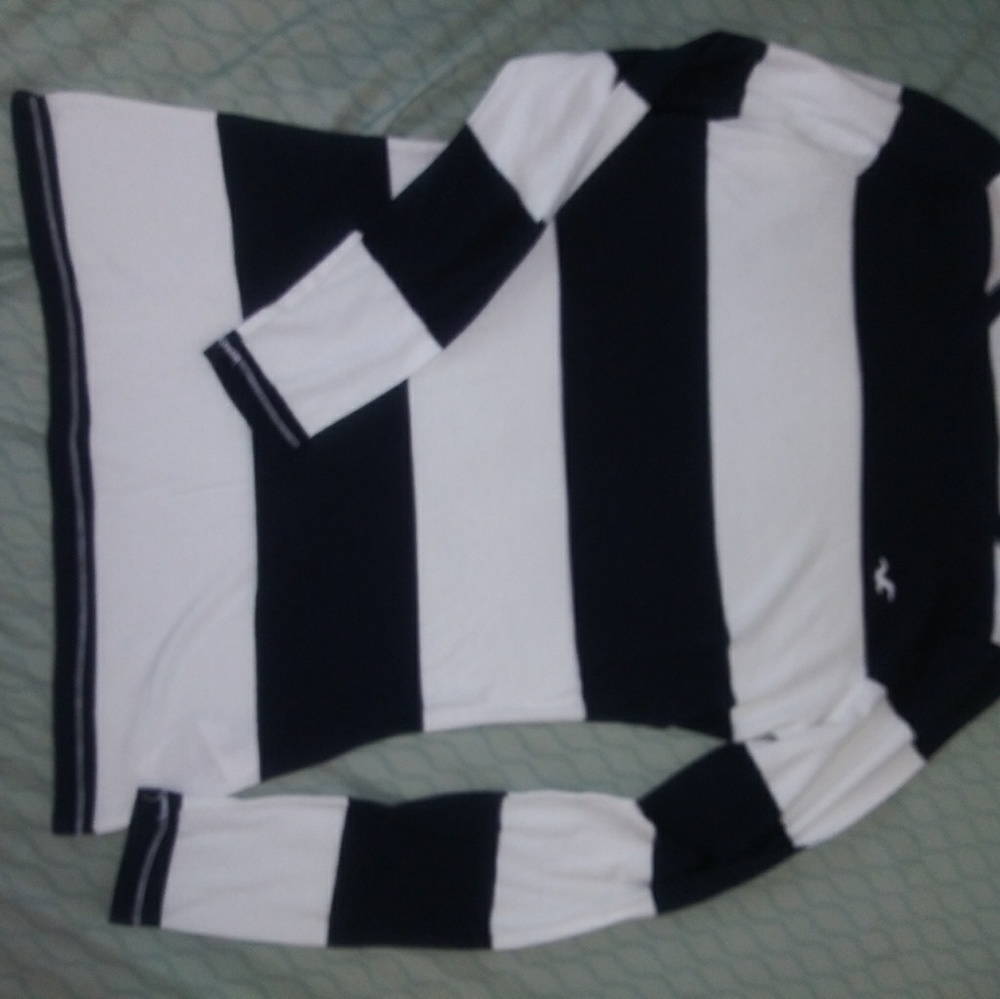 Long sleeve hollister t-shirt